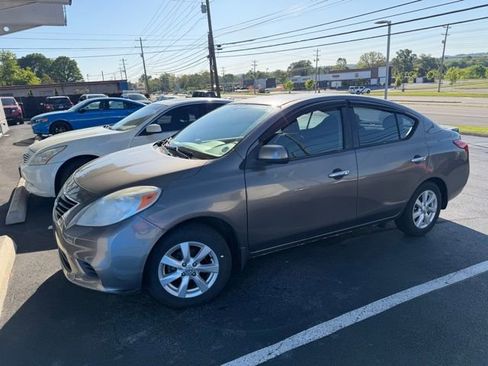 Used 2014 Nissan Versa SV w/ Convenience Package image 2