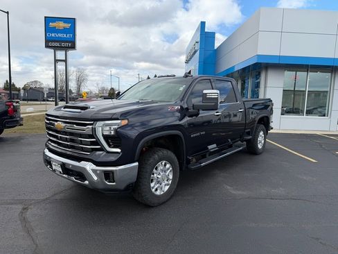 Used 2024 Chevrolet Silverado 2500 LTZ w/ LTZ Convenience Package AWD/4WD image 2