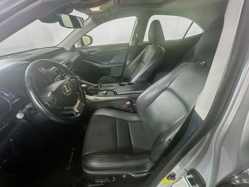 Used 2017 Lexus IS 200t w/ Premium Package RWD image 13