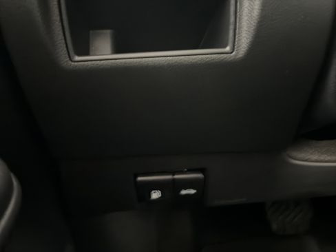 Certified 2025 Nissan Versa SV image 32