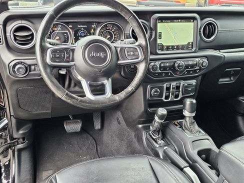 Used 2020 Jeep Wrangler Unlimited Sahara image 31