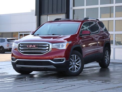 Used 2019 GMC Acadia SLE w/ Driver Alert Package I FWD image 3