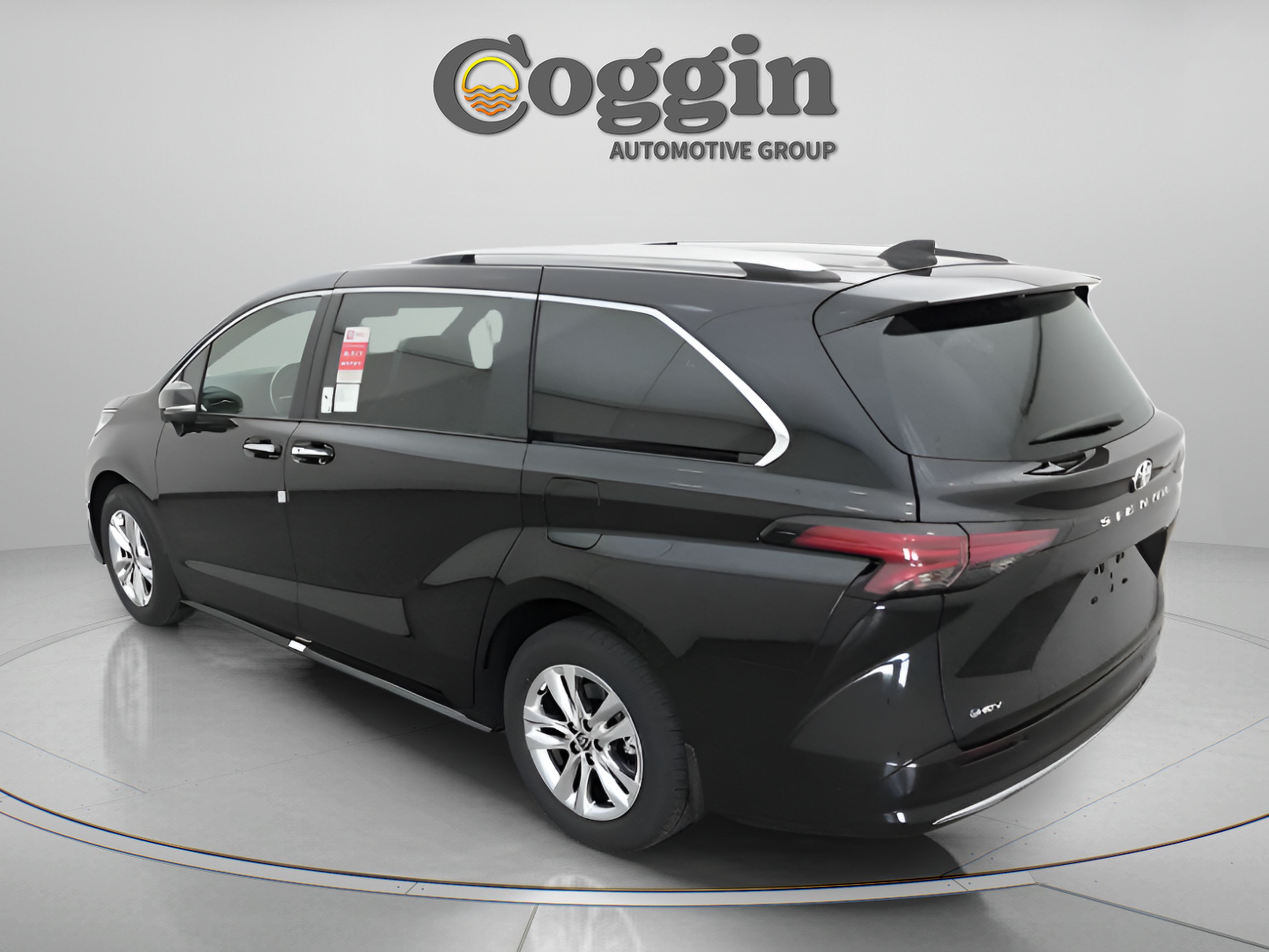 Certified 2026 Toyota Sienna Limited FWD image 10