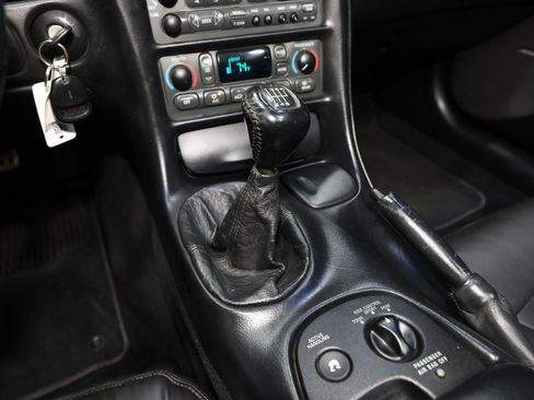 Used 2001 Chevrolet Corvette Convertible w/ Preferred Equipment Group2 RWD image 57