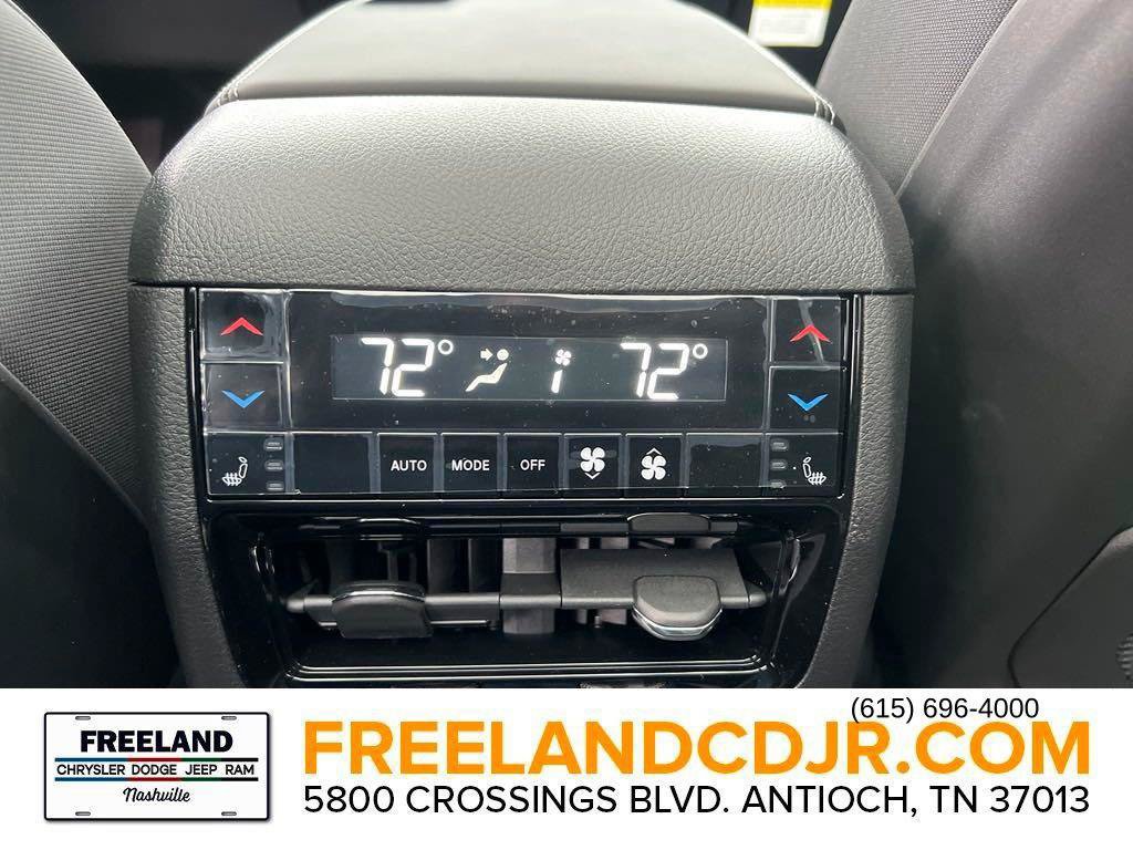 Used 2024 Jeep Grand Cherokee Overland w/ Luxury Tech Group IV AWD/4WD image 22