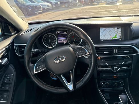 Used 2018 INFINITI QX30 AWD image 17