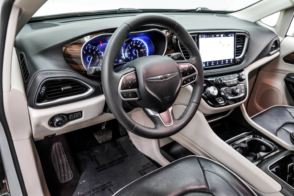 Used 2023 Chrysler Pacifica Limited FWD image 22