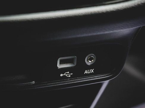 Used 2020 Chrysler Pacifica Touring-L image 9