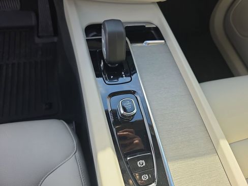 Used 2025 Volvo XC60 T8 Plus w/ Protection Package Premier image 31