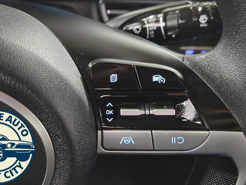 Used 2024 Hyundai Elantra Blue image 13