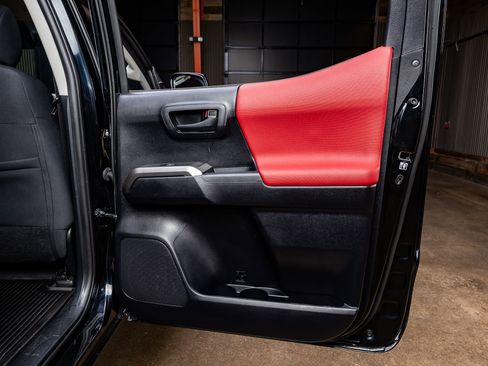 Used 2020 Toyota Tacoma SR5 image 36