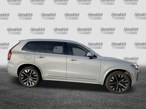 Used 2025 Volvo XC90 B6 Plus image 11