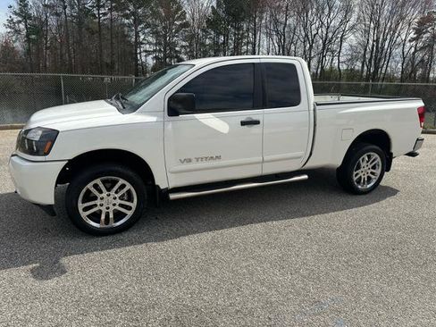 Used 2012 Nissan Titan SV w/ SV Value Truck Pkg image 10