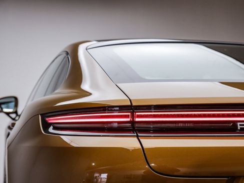 Used 2025 Porsche Panamera image 10