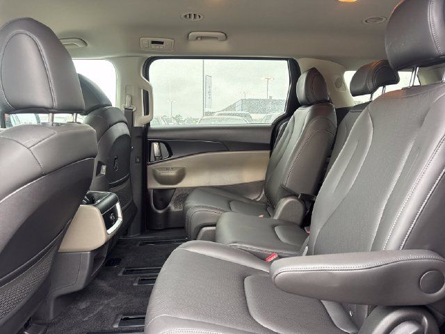 Certified 2026 Kia Carnival FWD image 15