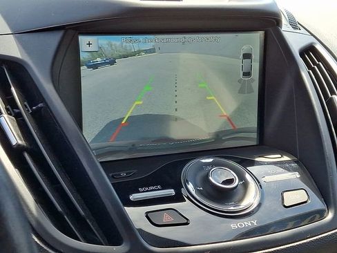 Used 2017 Ford Escape Titanium image 4