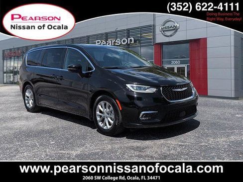Used 2026 Chrysler Pacifica Limited FWD image 1