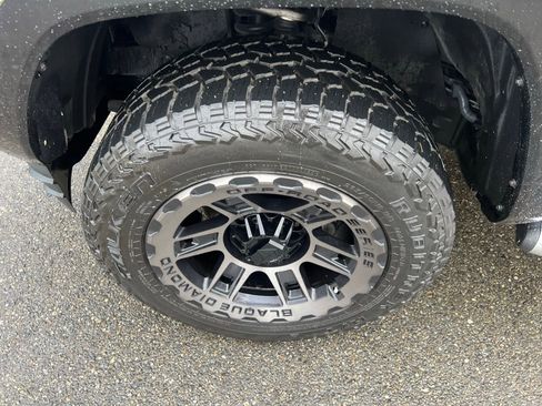 Used 2017 Toyota Tacoma TRD Sport w/ Tow Package image 11