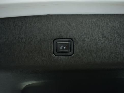 Used 2023 Chevrolet Traverse LT w/ LT Premium Package image 13