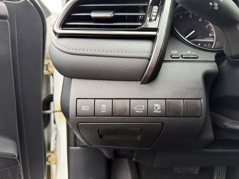 Used 2024 Toyota Camry SE w/ Convenience Package image 16