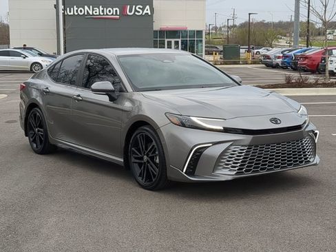 Used 2025 Toyota Camry XSE image 3