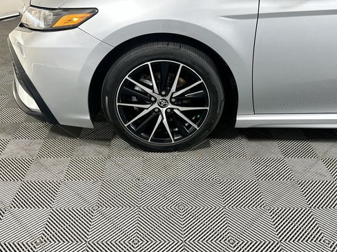 Used 2023 Toyota Camry SE FWD image 11