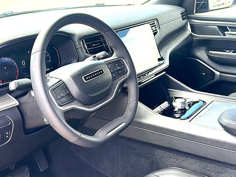 Used 2024 Jeep Wagoneer L Series II w/ Flexible Seating Group RWD image 12