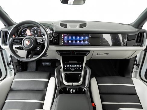 Certified 2026 Porsche Cayenne AWD/4WD image 18