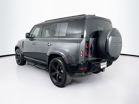 Used 2025 Land Rover Defender 110 X-Dynamic SE image 12