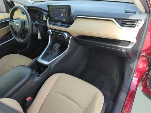Used 2022 Toyota RAV4 LE image 13