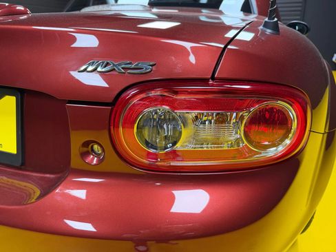 Used 2010 MAZDA MX-5 Miata Grand Touring w/ Premium Pkg image 14