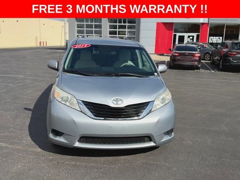 Used 2014 Toyota Sienna LE image 3
