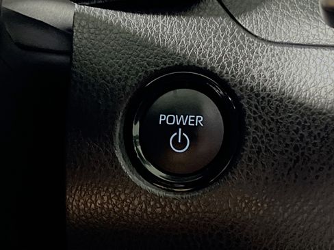 Used 2025 Toyota Camry SE w/ Convenience Package image 23