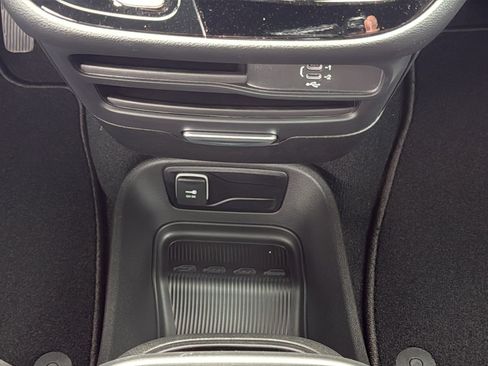 New 2026 Chrysler Voyager LX image 26