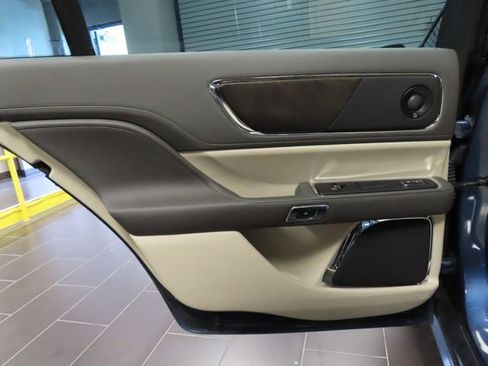 Used 2020 Lincoln Continental w/ Premium Package image 11