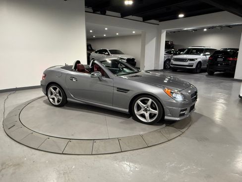 Used 2015 Mercedes-Benz SLK 350 image 11