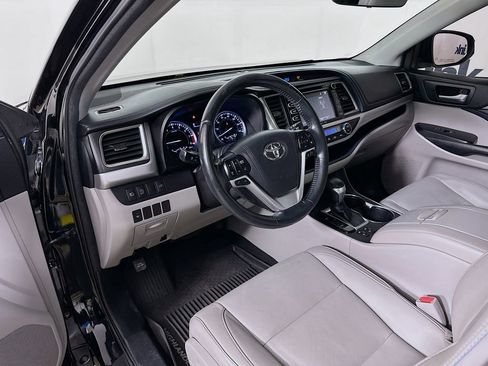 Used 2017 Toyota Highlander XLE image 10