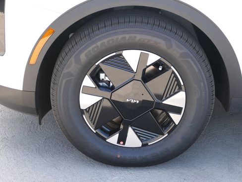 New 2026 Kia Sportage LX image 9