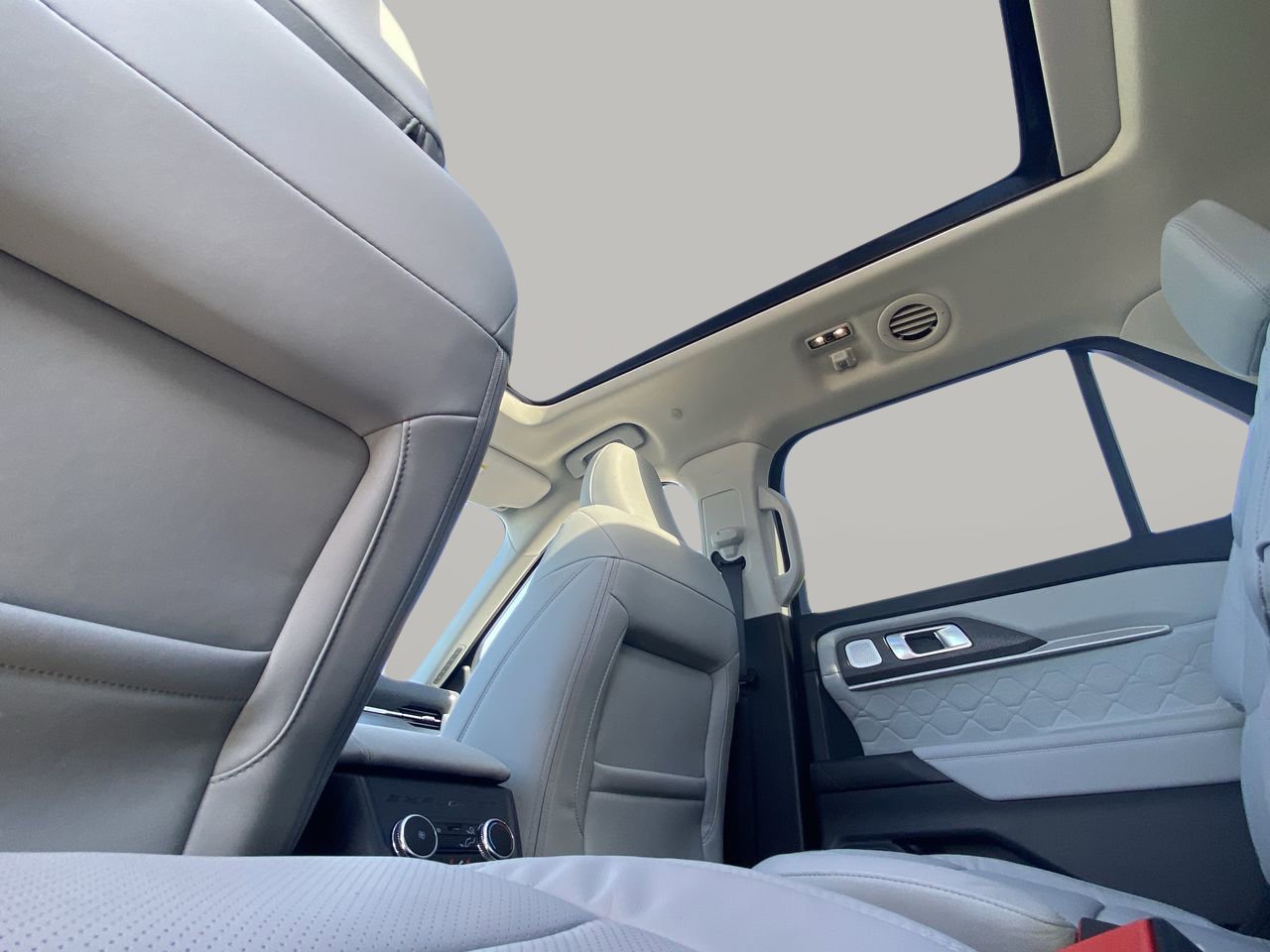 New 2026 Ford Explorer Platinum w/ LUX Leather Package AWD/4WD image 19