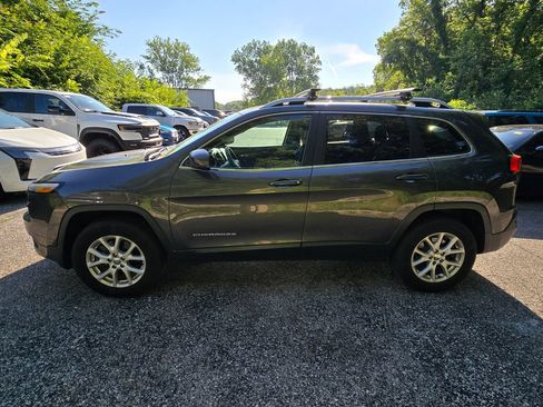 Used 2017 Jeep Cherokee Latitude w/ Safety/Convenience Group AWD/4WD image 3