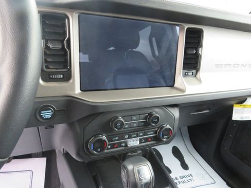 Used 2025 Ford Bronco Outer Banks AWD/4WD image 11