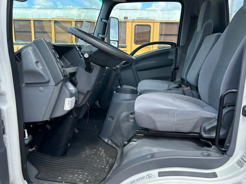 Used 2021 Isuzu NPR RWD image 15