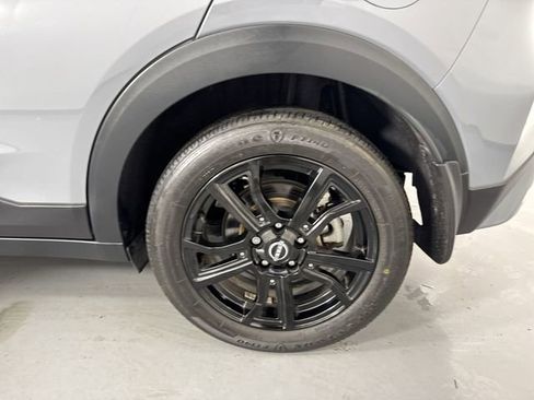 Used 2023 Nissan Kicks SR w/ Interior Electronics Package FWD image 6