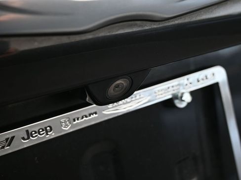 Used 2019 Chrysler Pacifica Limited image 41