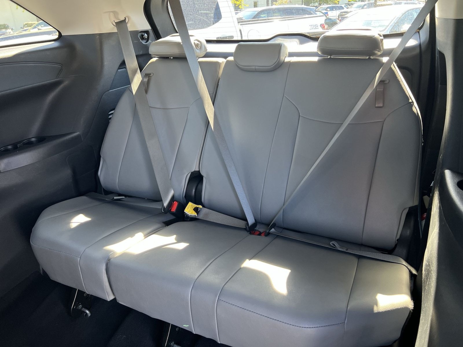 Used 2025 Toyota Sienna XLE FWD image 27