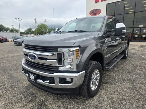 Used 2019 Ford F250 XLT w/ XLT Premium Package AWD/4WD image 3