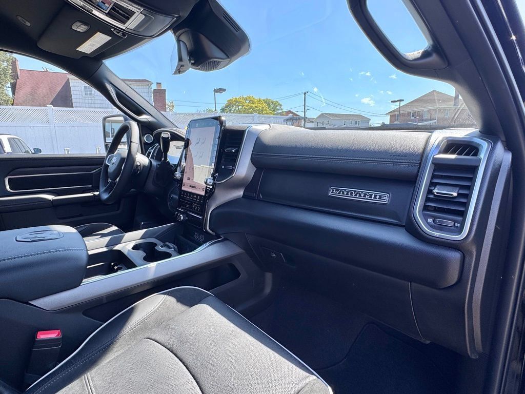 Used 2025 RAM 3500 Limited AWD/4WD image 18