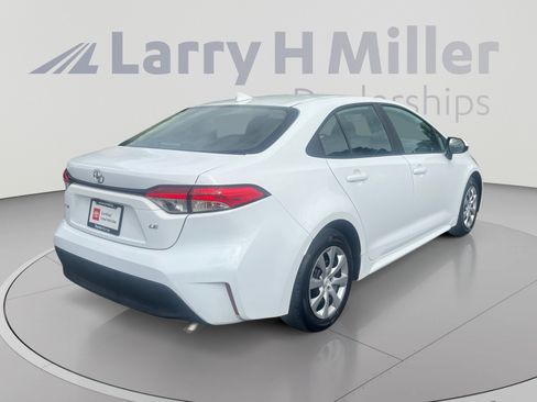 Certified 2025 Toyota Corolla LE FWD image 5