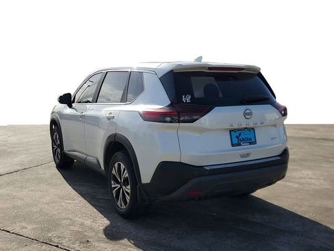 Used 2023 Nissan Rogue SV image 3