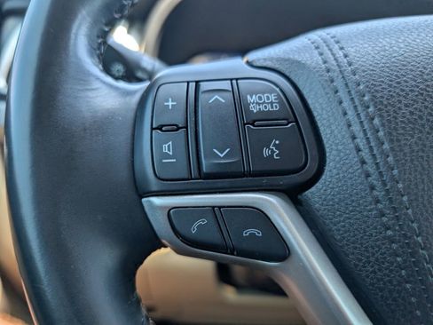 Used 2017 Toyota Highlander XLE AWD/4WD image 15